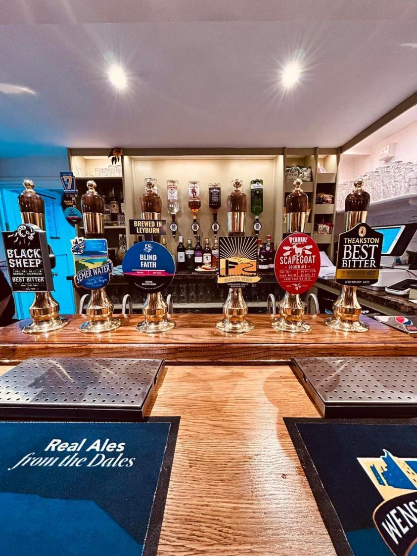 Redmire Village Pub 外观 照片