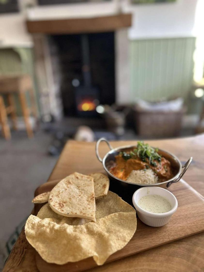 Redmire Village Pub 外观 照片