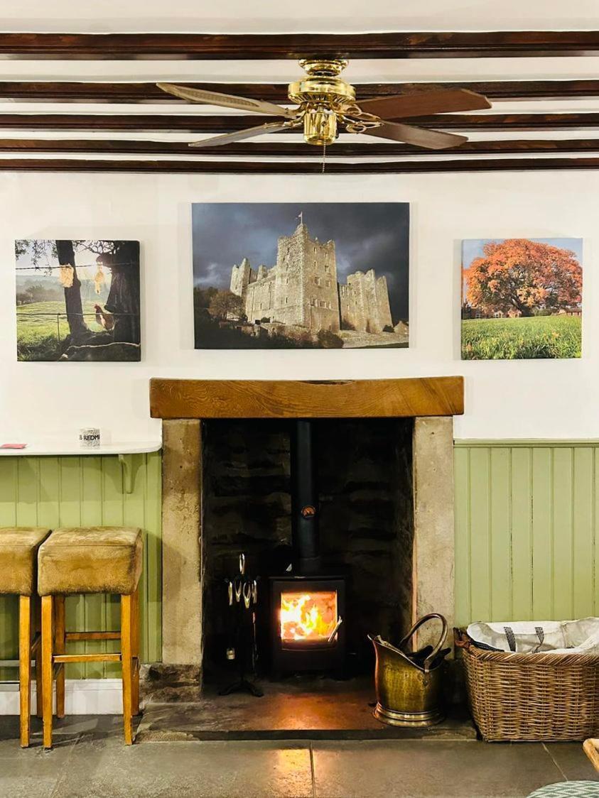 Redmire Village Pub 外观 照片